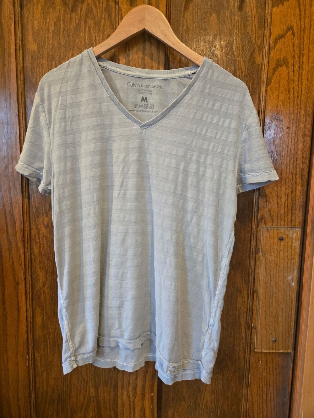 Calvin Klein Jeans Men’s Pale Grey V-Neck Short Sleeve Tee Medium